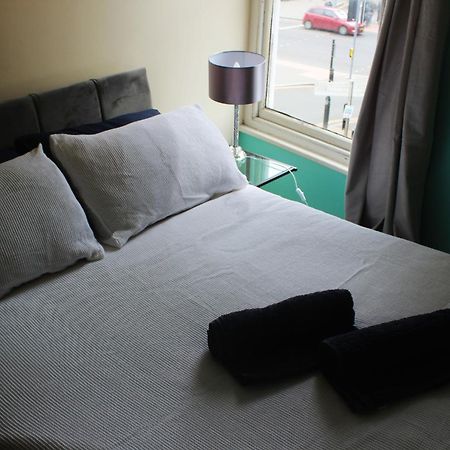 City Heights Apartment Canterbury Bagian luar foto